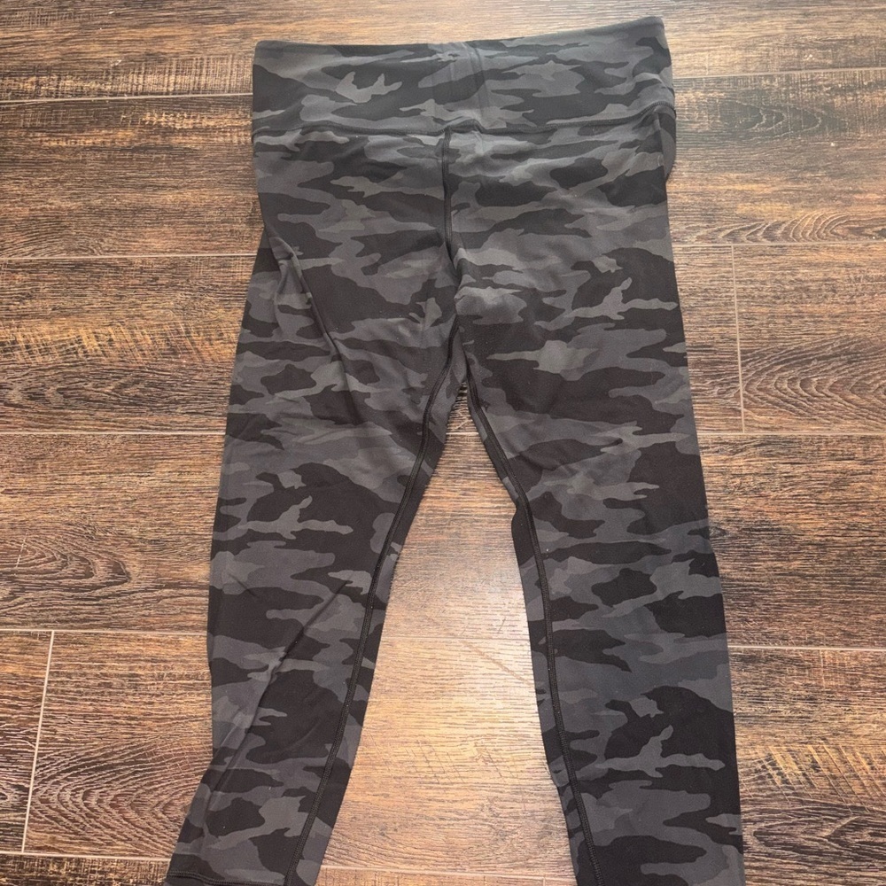 Athleta Black Salutation & Camo Elation 7/8 Set Leggings Size XL - Picture 9 of 14